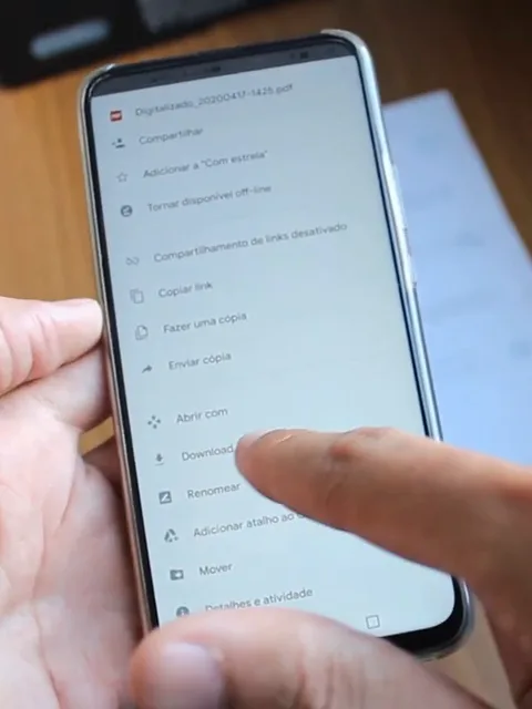 Menu de opções do arquivo no Google Drive com Enviar uma cópia e Fazer download