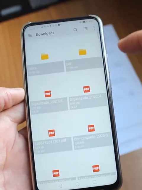 Pasta Downloads do celular com os arquivos PDF digitalizados